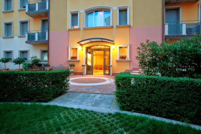 Residenza Carracci Aparthotel Bolonha Exterior foto